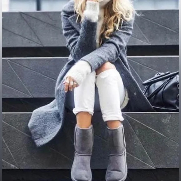 Women’s classic Short Gray UGG - Picture 4 of 10